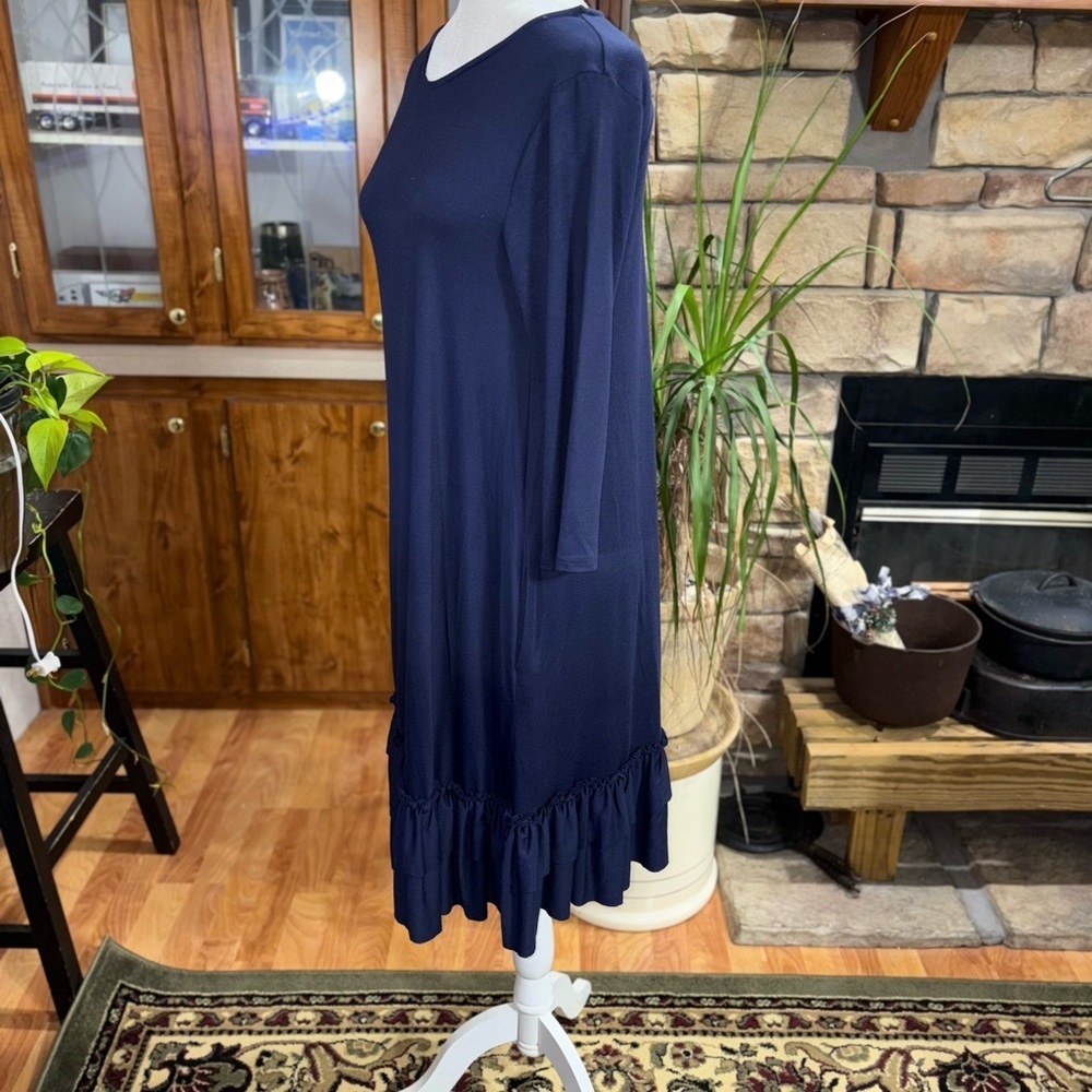ZENANA OUTFITTERS size medium 3/4 navy blue dress. 2 tiered ruffle skirt pockets - Picture 4 of 5